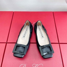 Roger Vivier flat shoes